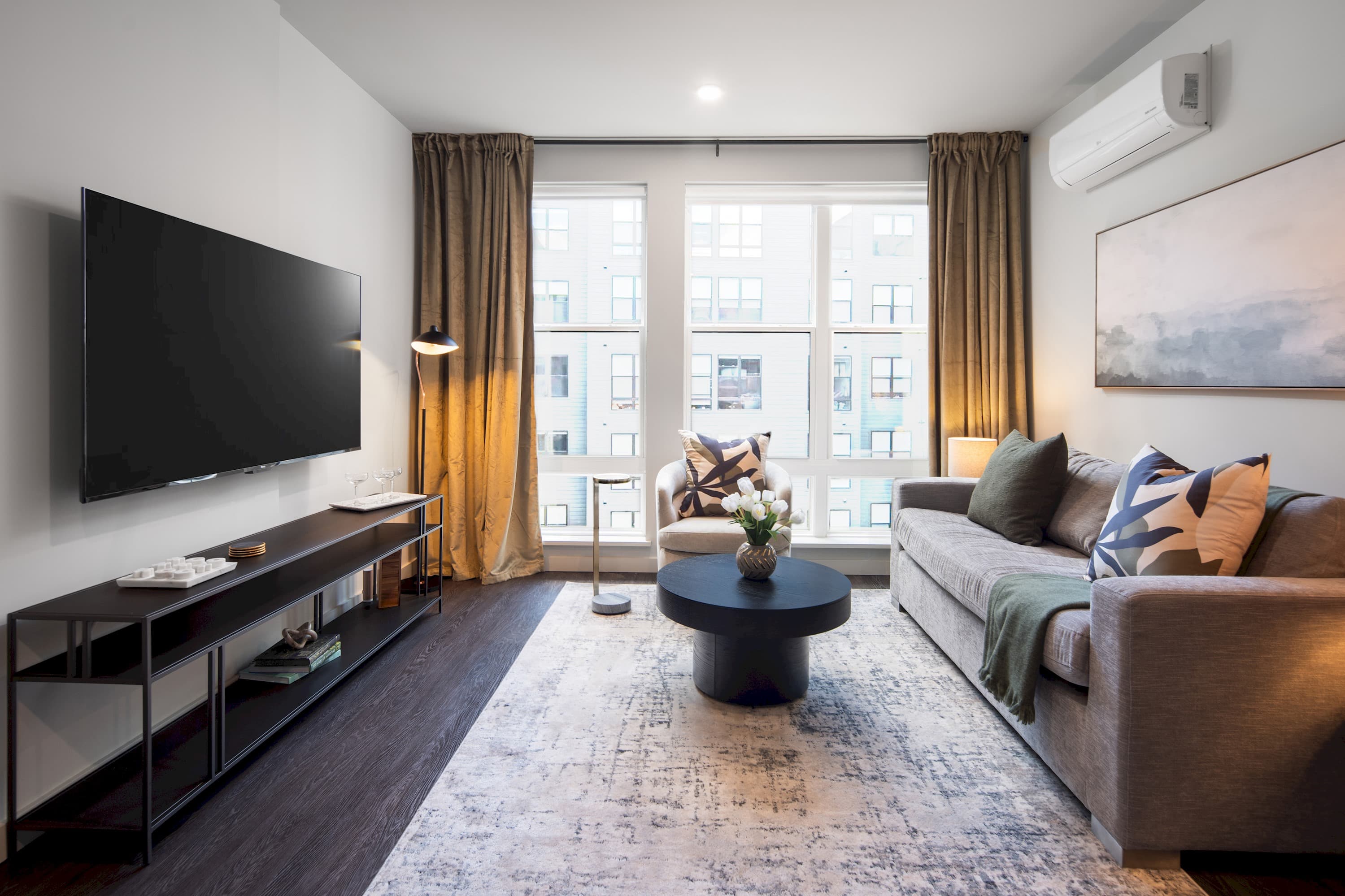 Stamford The Asher 1BR / 1BA + Den photo 2