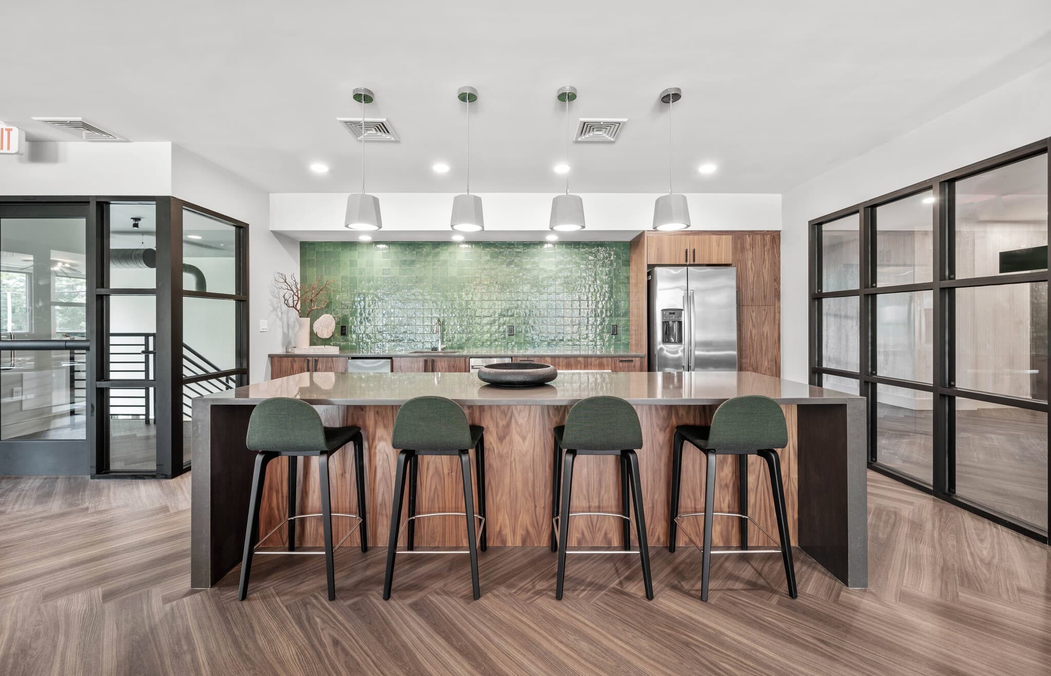 Luxurious 2BR - 2BA Apartments at Arris photo 4