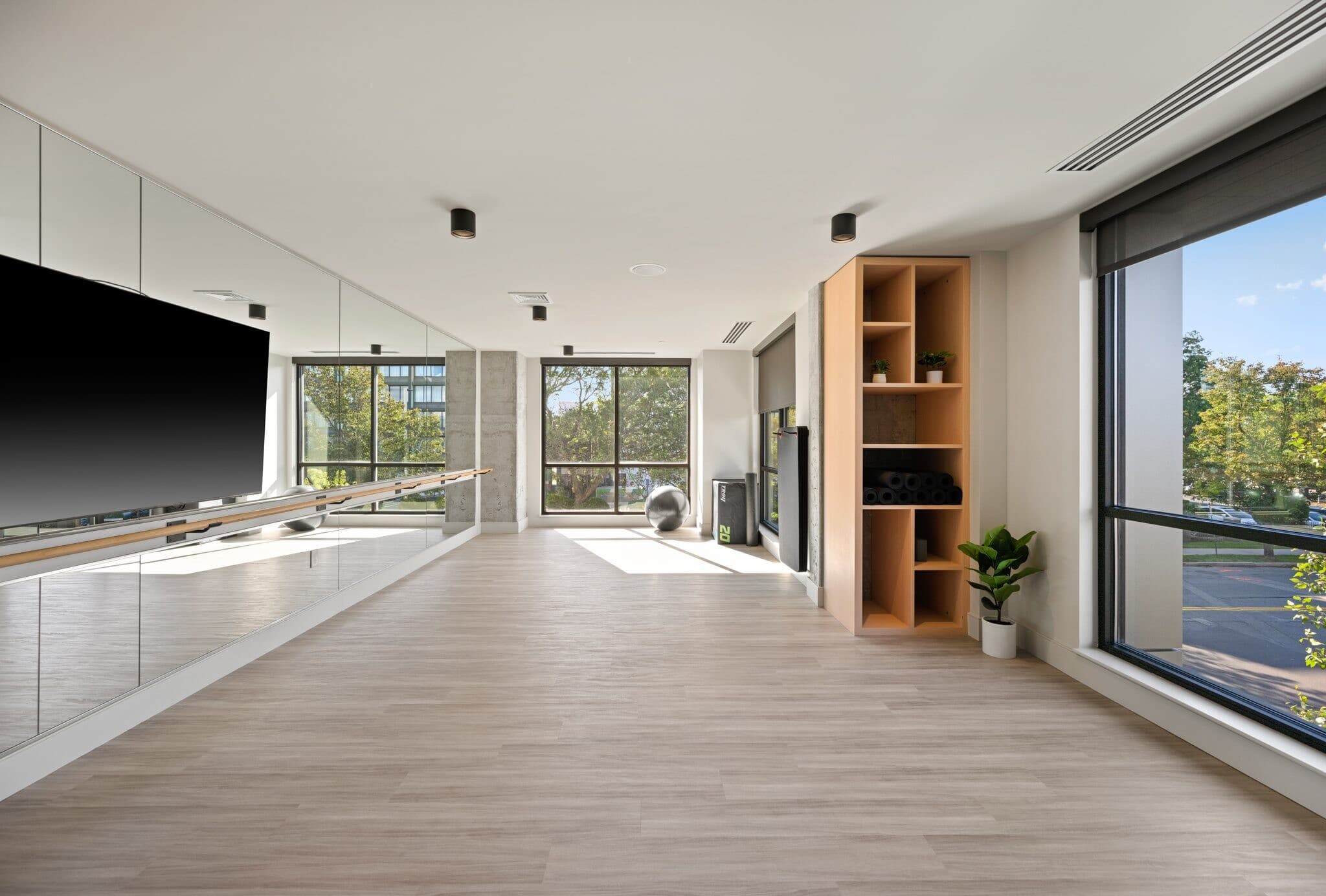 Luxurious 2BR - 2BA Apartments at Arris photo 5