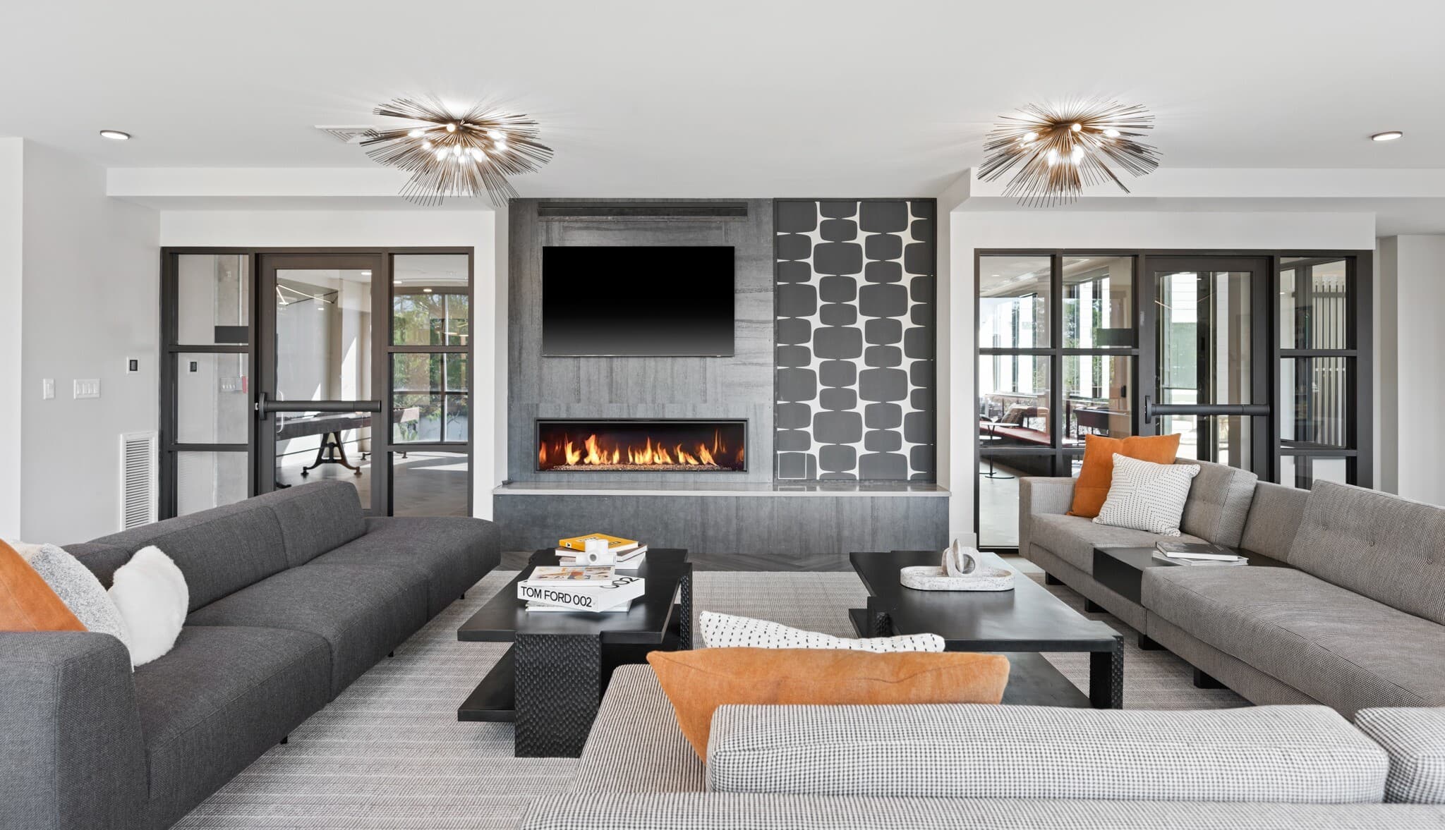 Luxurious 2BR - 2BA Apartments at Arris photo 2