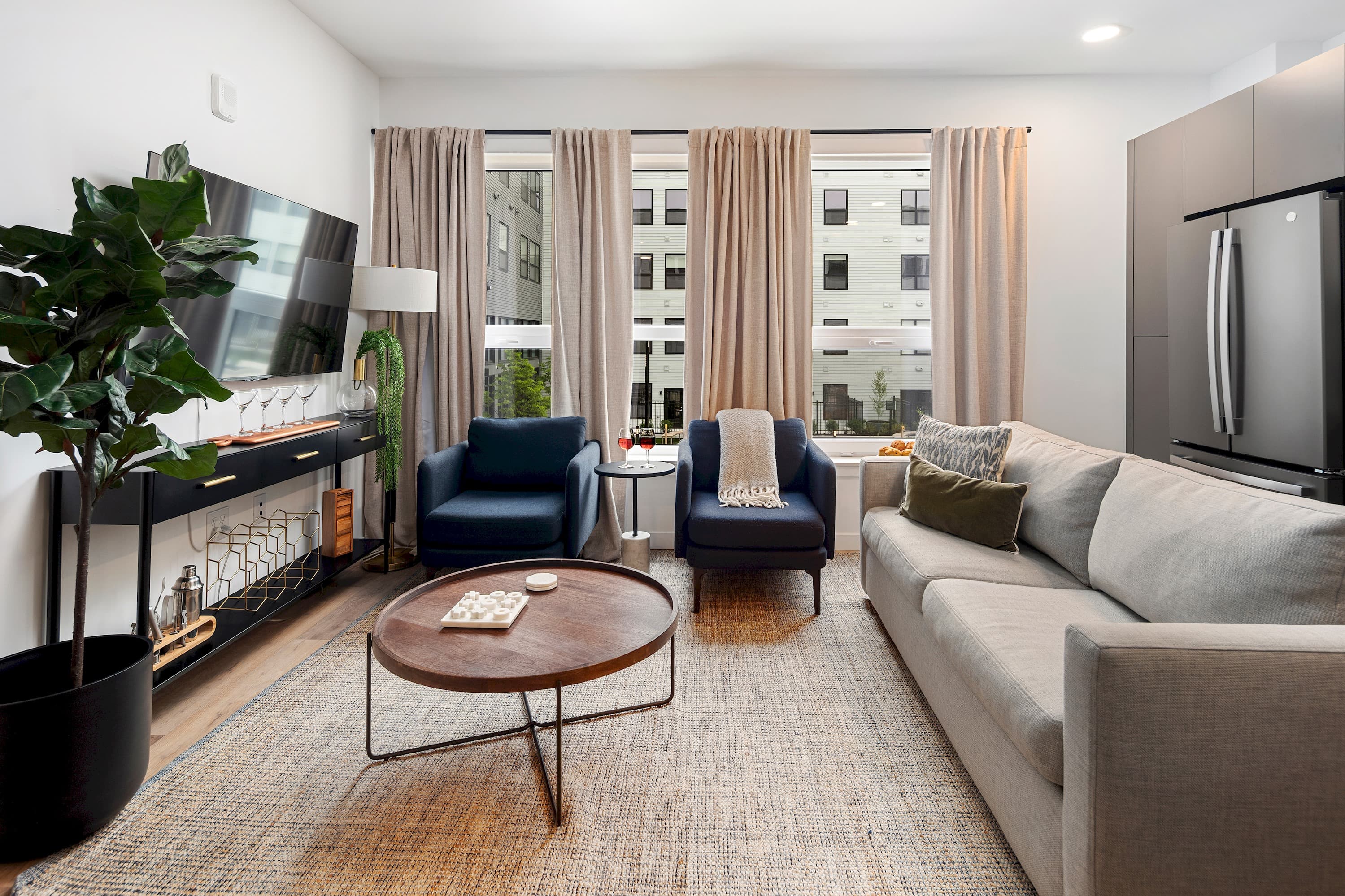 Elegant 2BR - 2BA Oasis with Pool & Gym photo 4