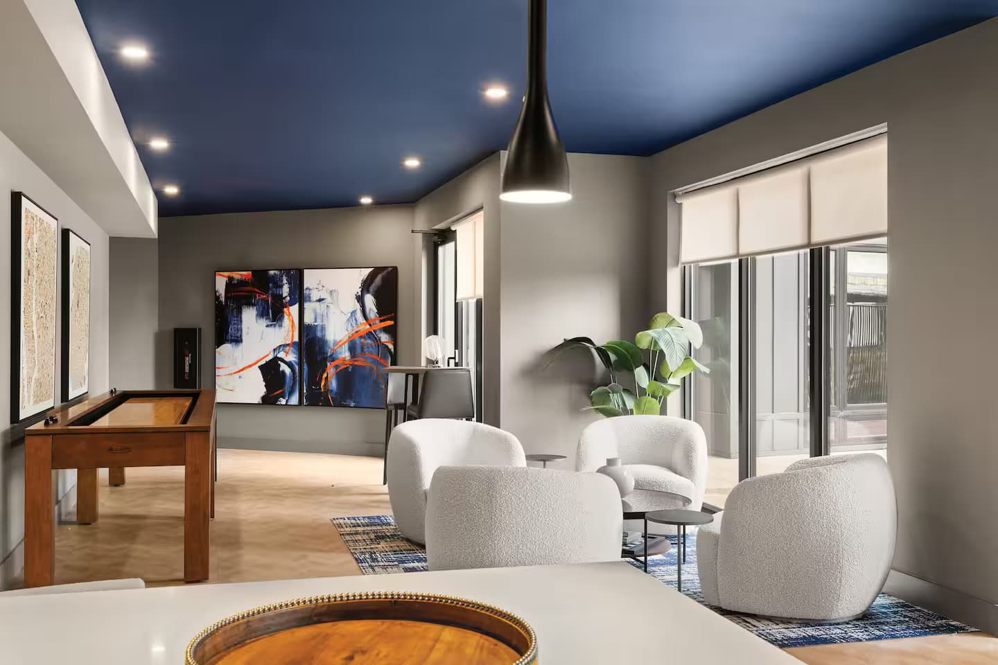 Luxury Living in Downtown 1 BR - 1 BA photo 3