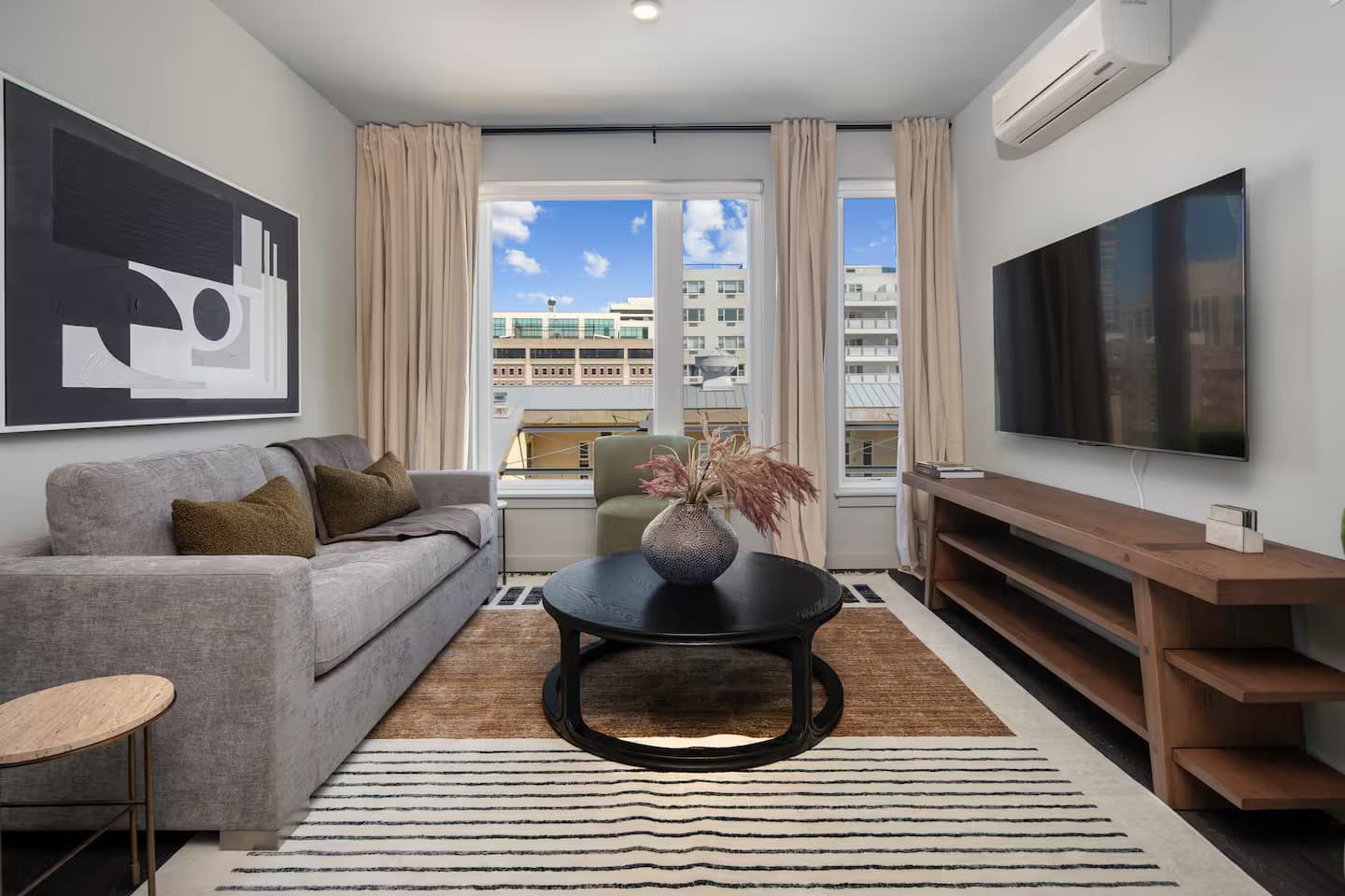 Luxury Living in Downtown 2 BR - 1 BA photo 1