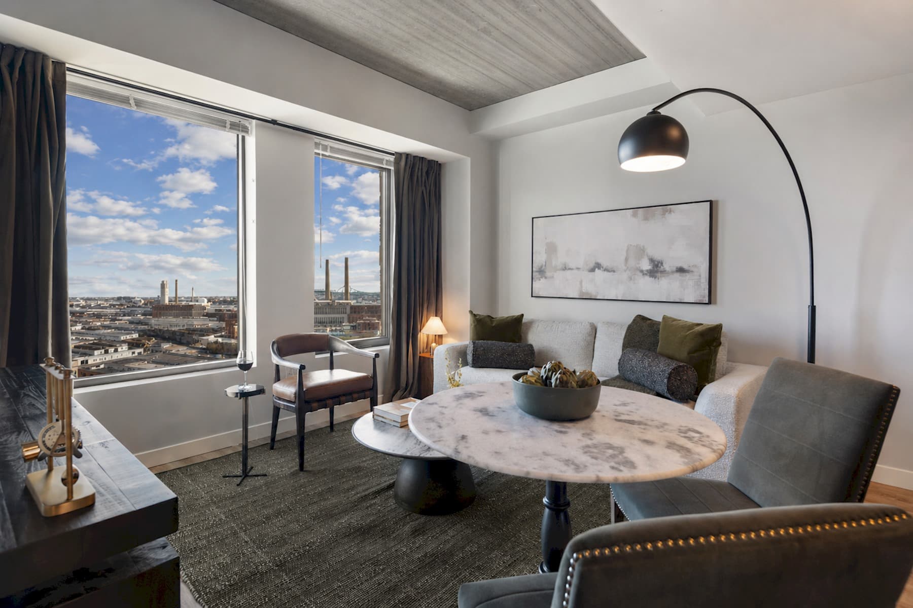 Stylish 1BR in Assembly Square | Pool, Gym & Views photo 4