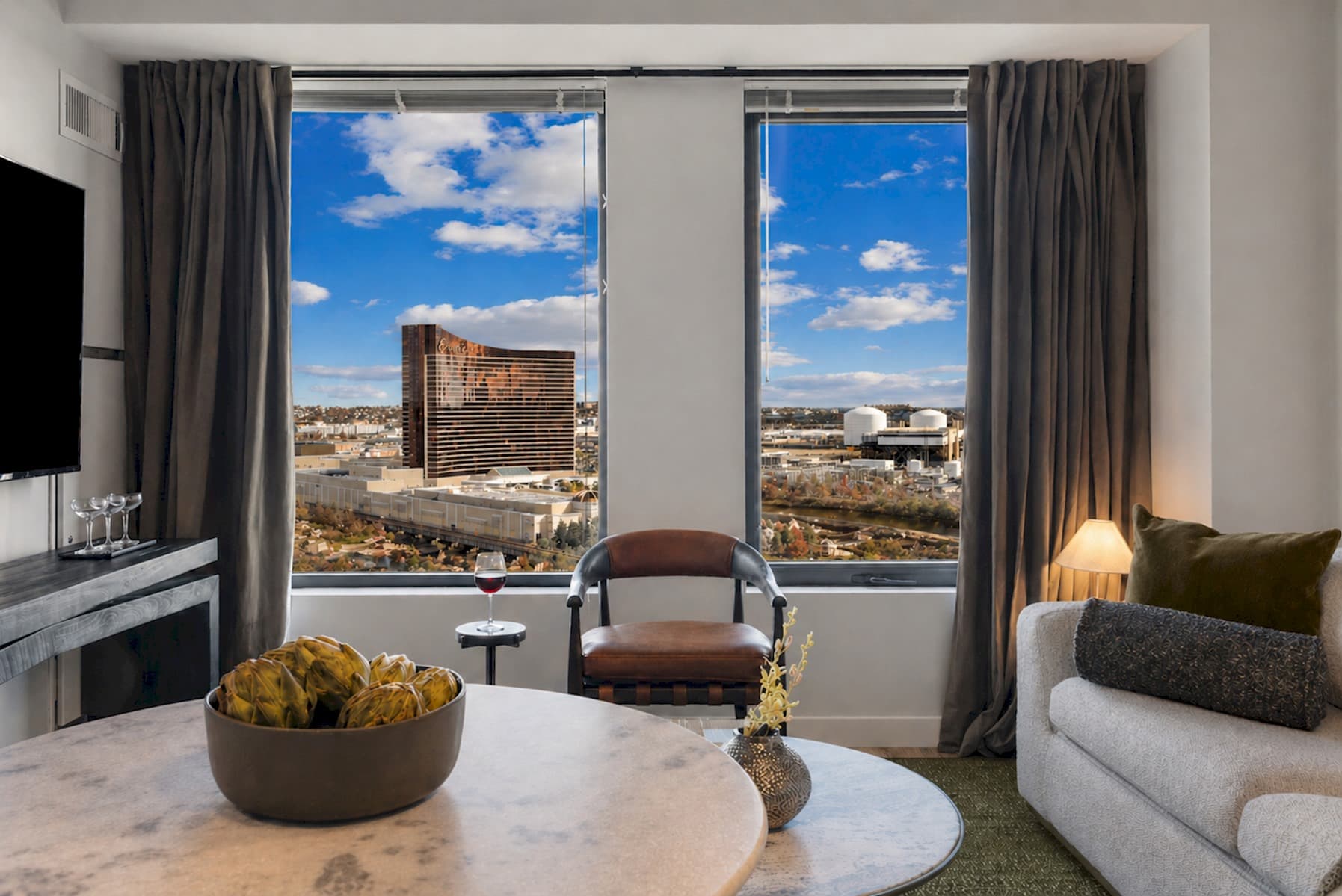 Stylish 1BR in Assembly Square | Pool, Gym & Views photo 3