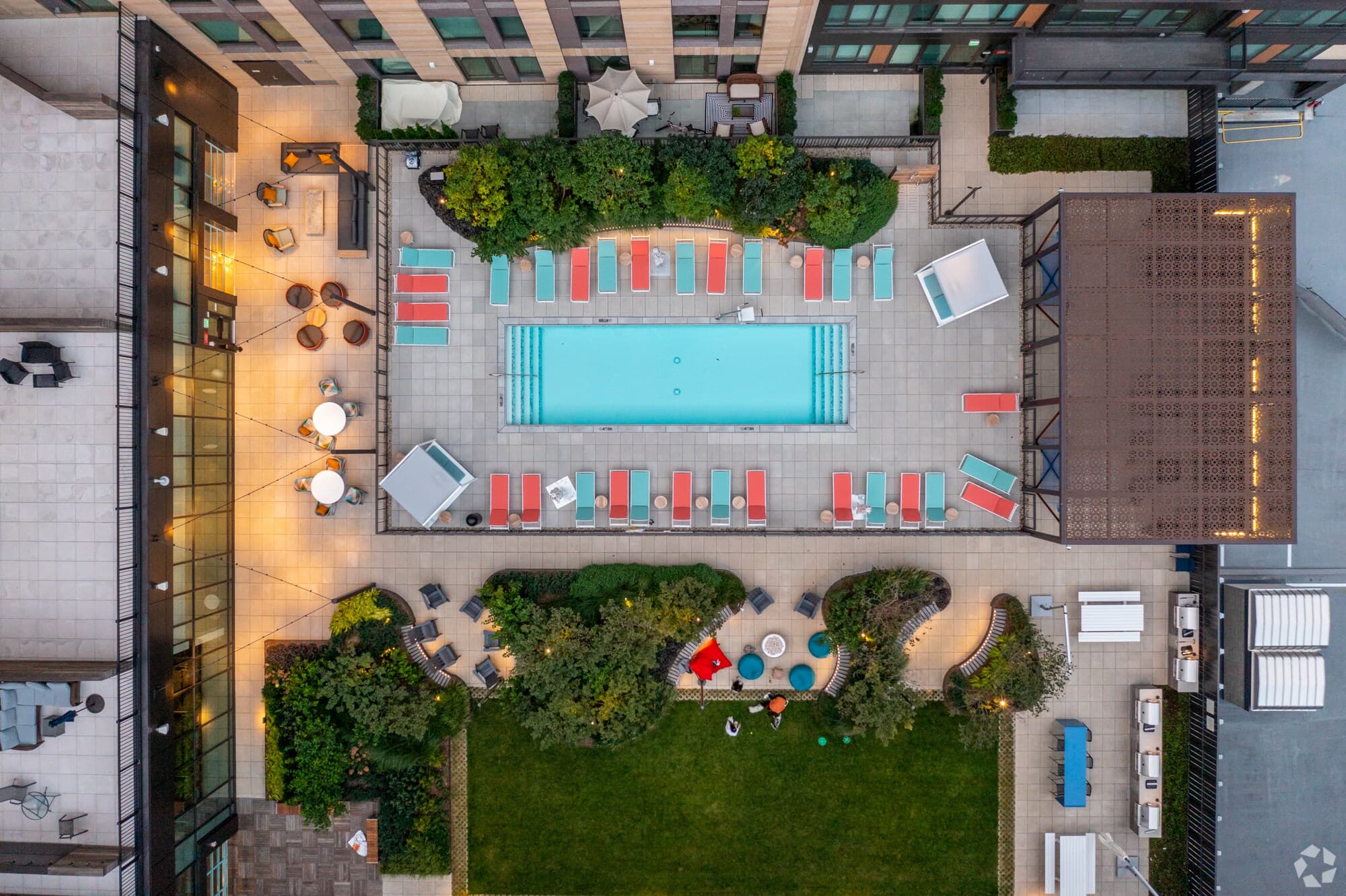 Stylish 1BR in Assembly Square | Pool, Gym & Views photo 1