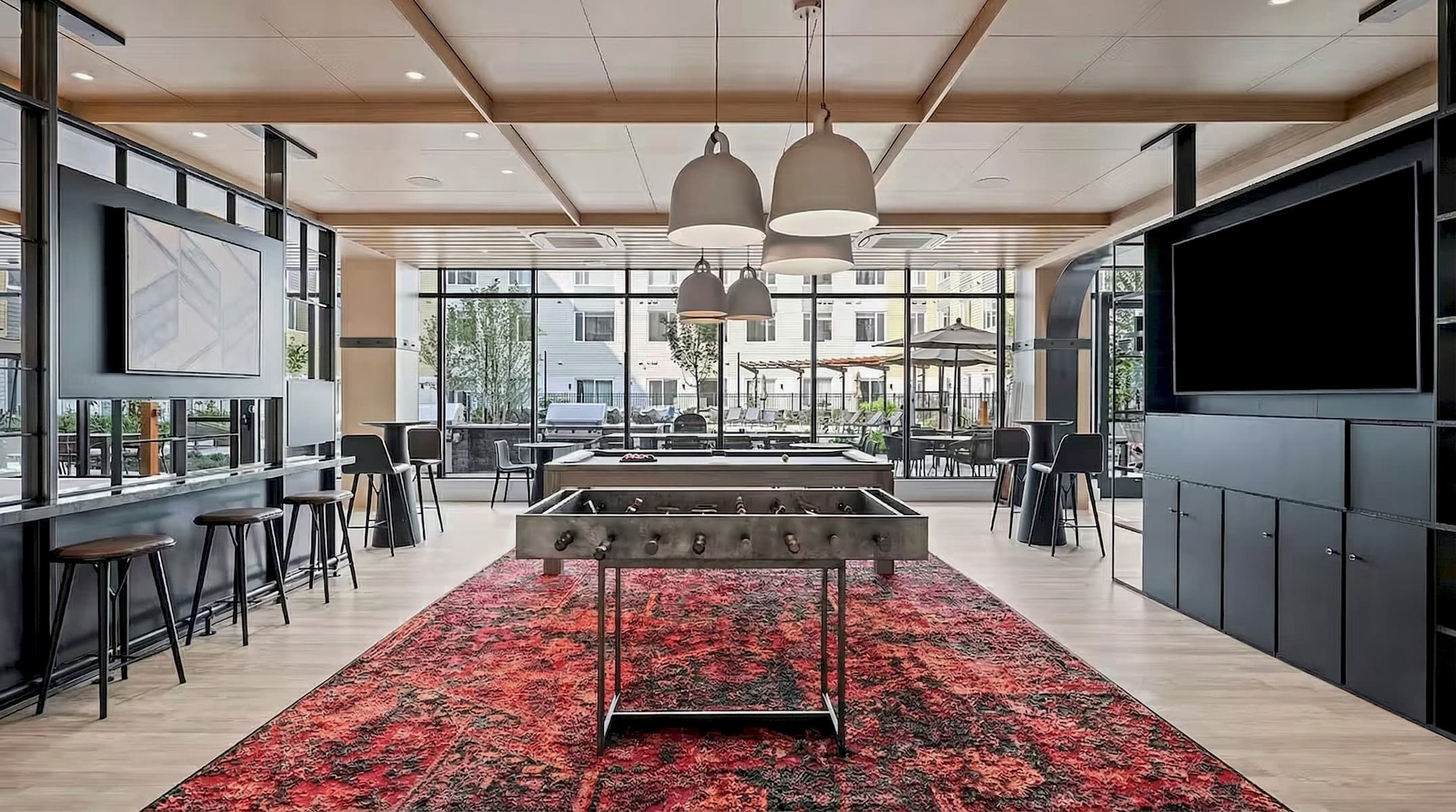 Luxe Everett 2BR–2BA w/ Pool, Gym & Parking photo 2