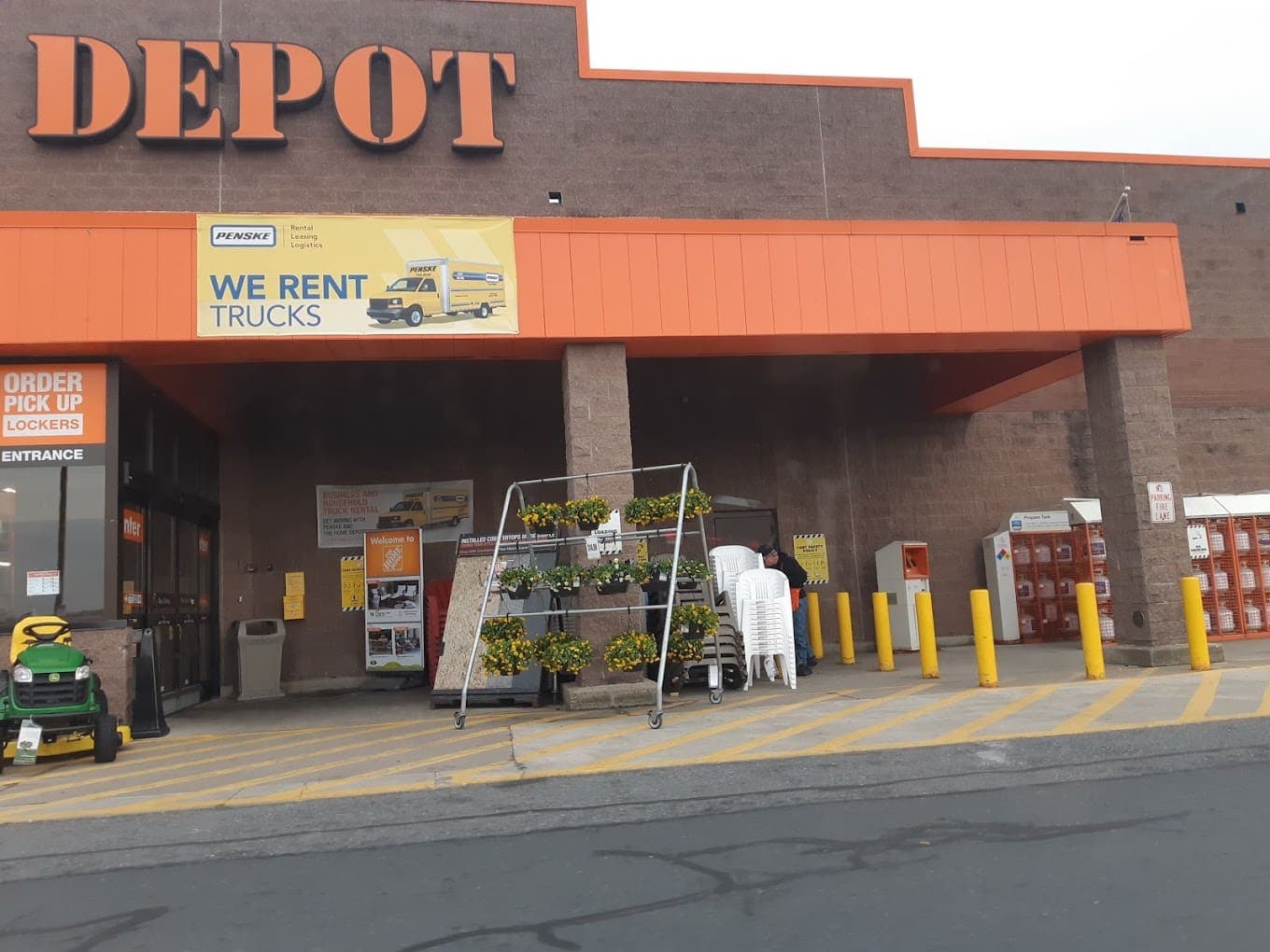 Discover Unbeatable Bargains and Memorable Shopping at Bethlehem Square in Bethlehem, PA from Hyatus